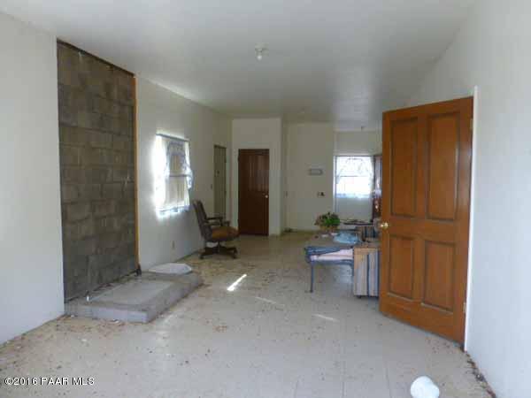 102 Rattlesnake Road Ash Fork, AZ 86320 - Photo 2 of 21 P1030558