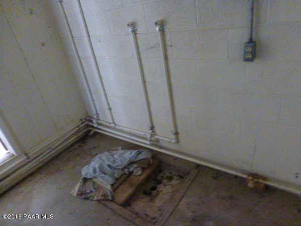 102 Rattlesnake Road Ash Fork, AZ 86320 - Photo 10 of 21 P1030566