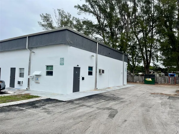 $27 | 5098 Northwest 37th Avenue, Unit A, Tamarac, FL 33309