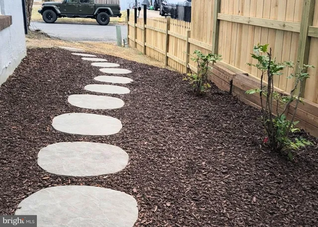 $2,700 | 14362 Southgate Court, Woodbridge, VA 22193