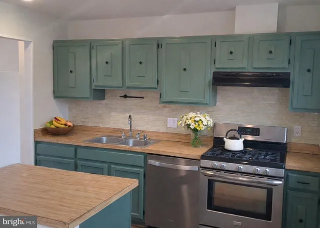 $2,700 | 14362 Southgate Court, Woodbridge, VA 22193