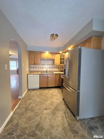 $216,500 | 436 Hickory Grove East, Quincy, IL 62305