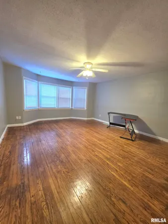 $216,500 | 436 Hickory Grove East, Quincy, IL 62305