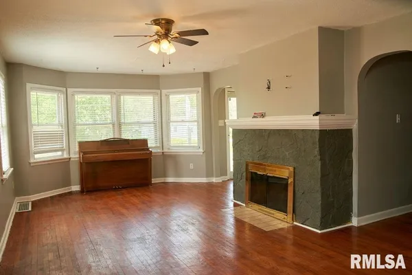 $205,000 | 436 Hickory Grove East, Quincy, IL 62305