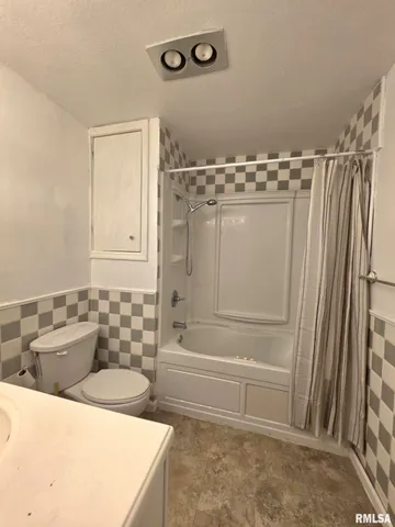 $229,000 | 436 Hickory Grove East, Quincy, IL 62305