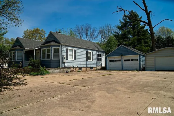 $205,000 | 436 Hickory Grove East, Quincy, IL 62305