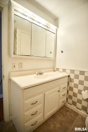 $205,000 | 436 Hickory Grove East, Quincy, IL 62305