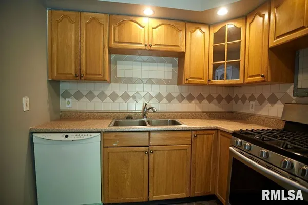 $205,000 | 436 Hickory Grove East, Quincy, IL 62305