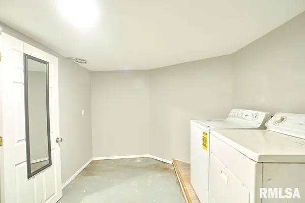 $205,000 | 436 Hickory Grove East, Quincy, IL 62305
