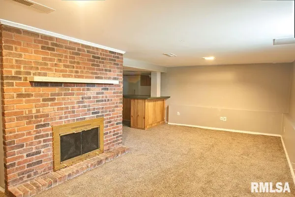 $205,000 | 436 Hickory Grove East, Quincy, IL 62305