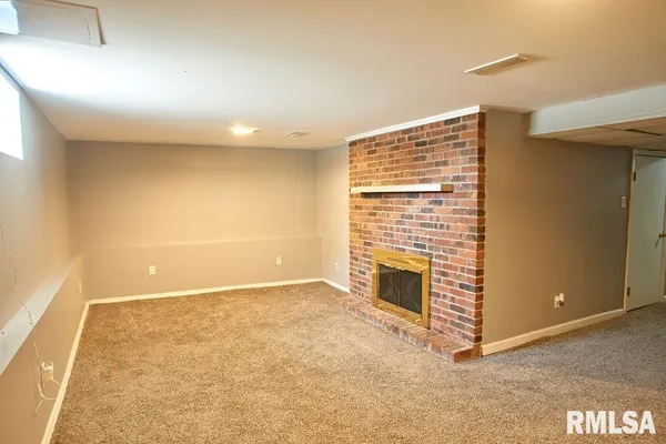 $205,000 | 436 Hickory Grove East, Quincy, IL 62305