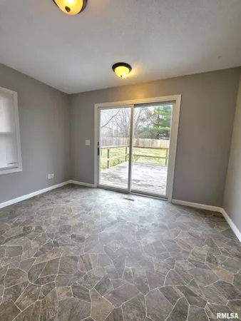 $216,500 | 436 Hickory Grove East, Quincy, IL 62305