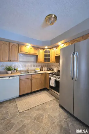 $216,500 | 436 Hickory Grove East, Quincy, IL 62305