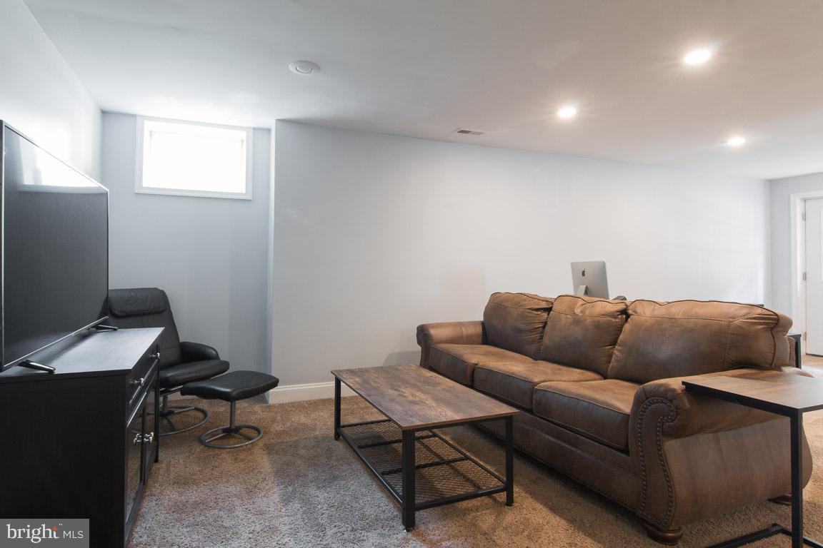 8238 New Cut Road Severn, MD 21144 - Photo 35 of 41 Apartment: Living Room