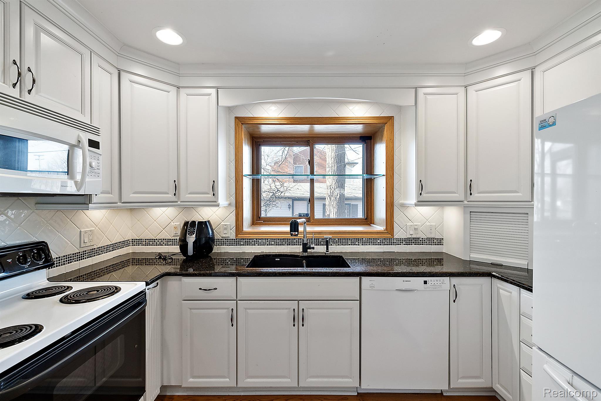 31245 Kelly Road Fraser, MI 48026 - Photo 22 of 36 Gallery Image 22