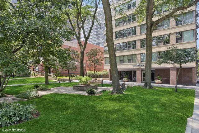 $749,000 | 2970 North Lake Shore Drive, Unit 7B7C, Chicago, IL 60657