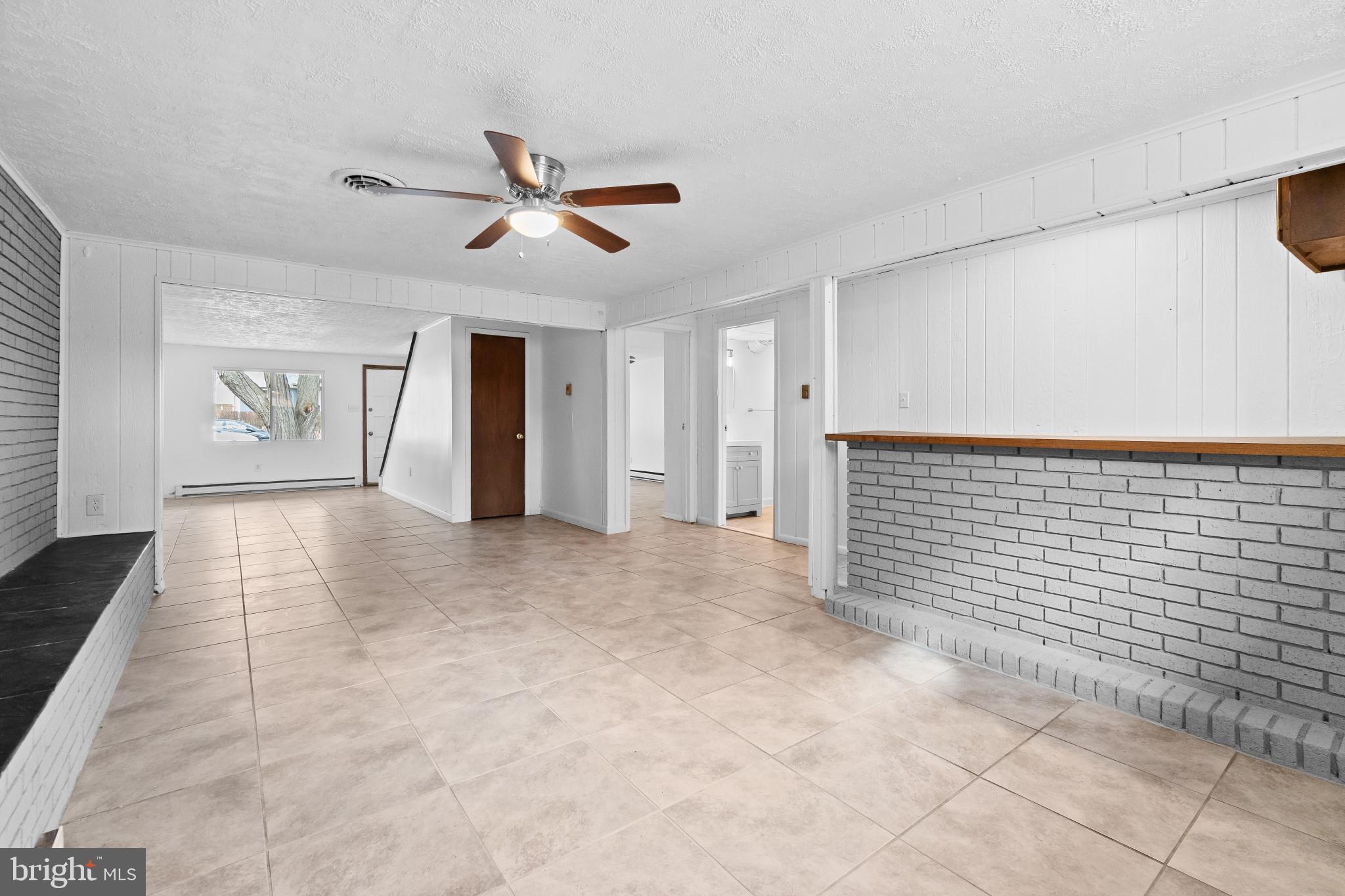 981 Westway Annapolis, MD 21409 - Photo 19 of 38 a view of an empty room with a window