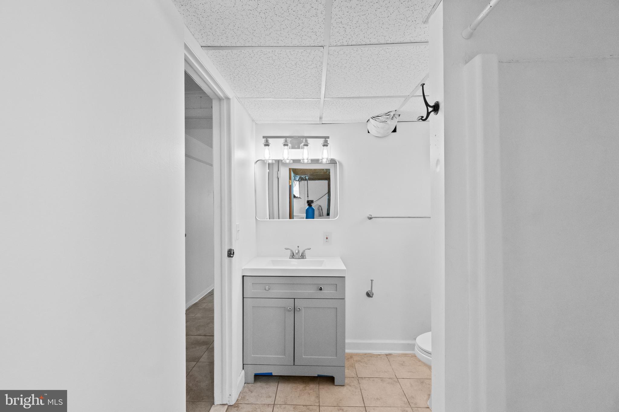 981 Westway Annapolis, MD 21409 - Photo 22 of 38 a bathroom with a sink a toilet and shower