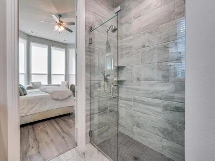 a en suite bathroom with a shower