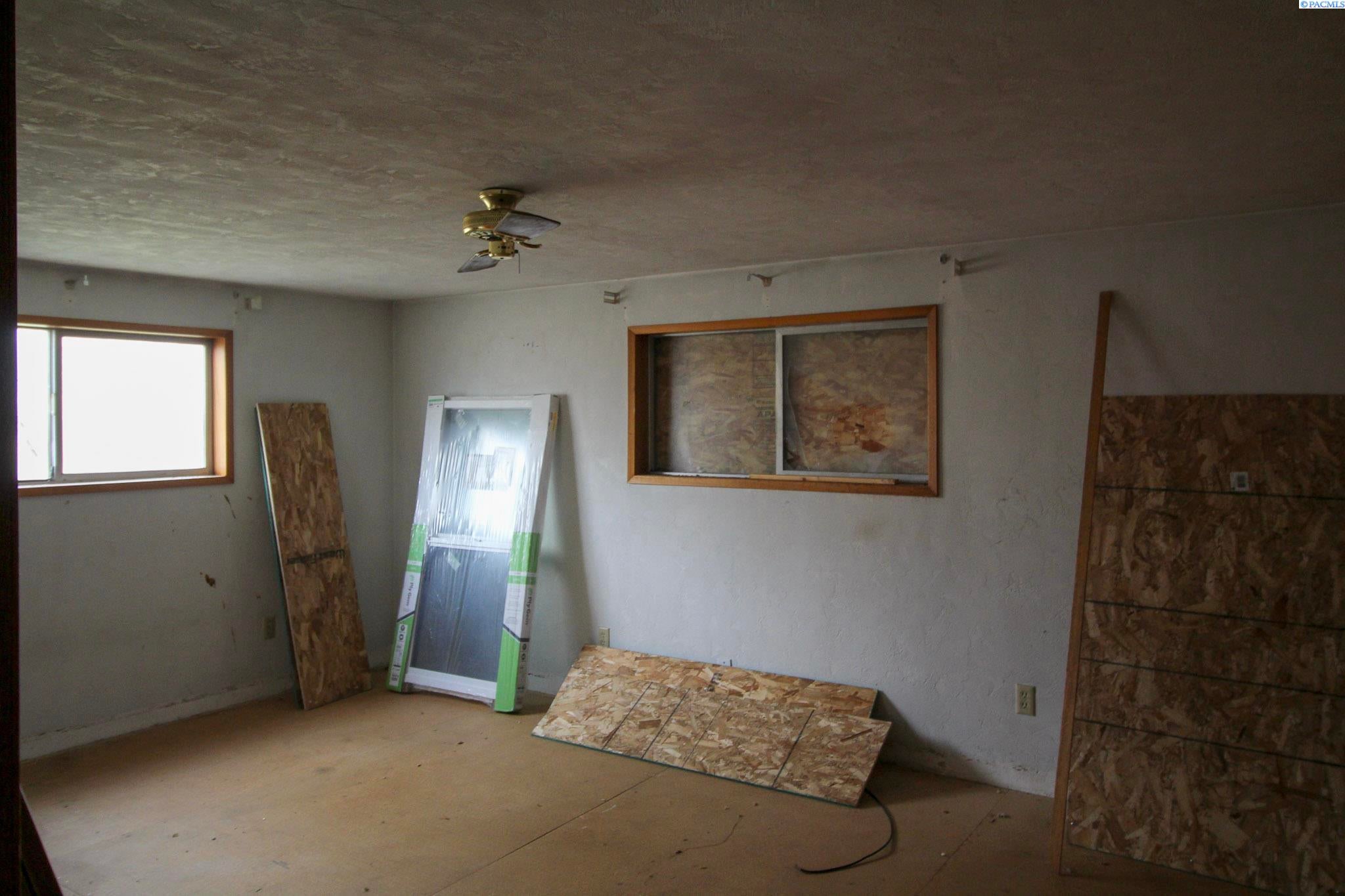 29005 South Carlson Road Kennewick, WA 99337 - Photo 18 of 23 Gallery Image 18