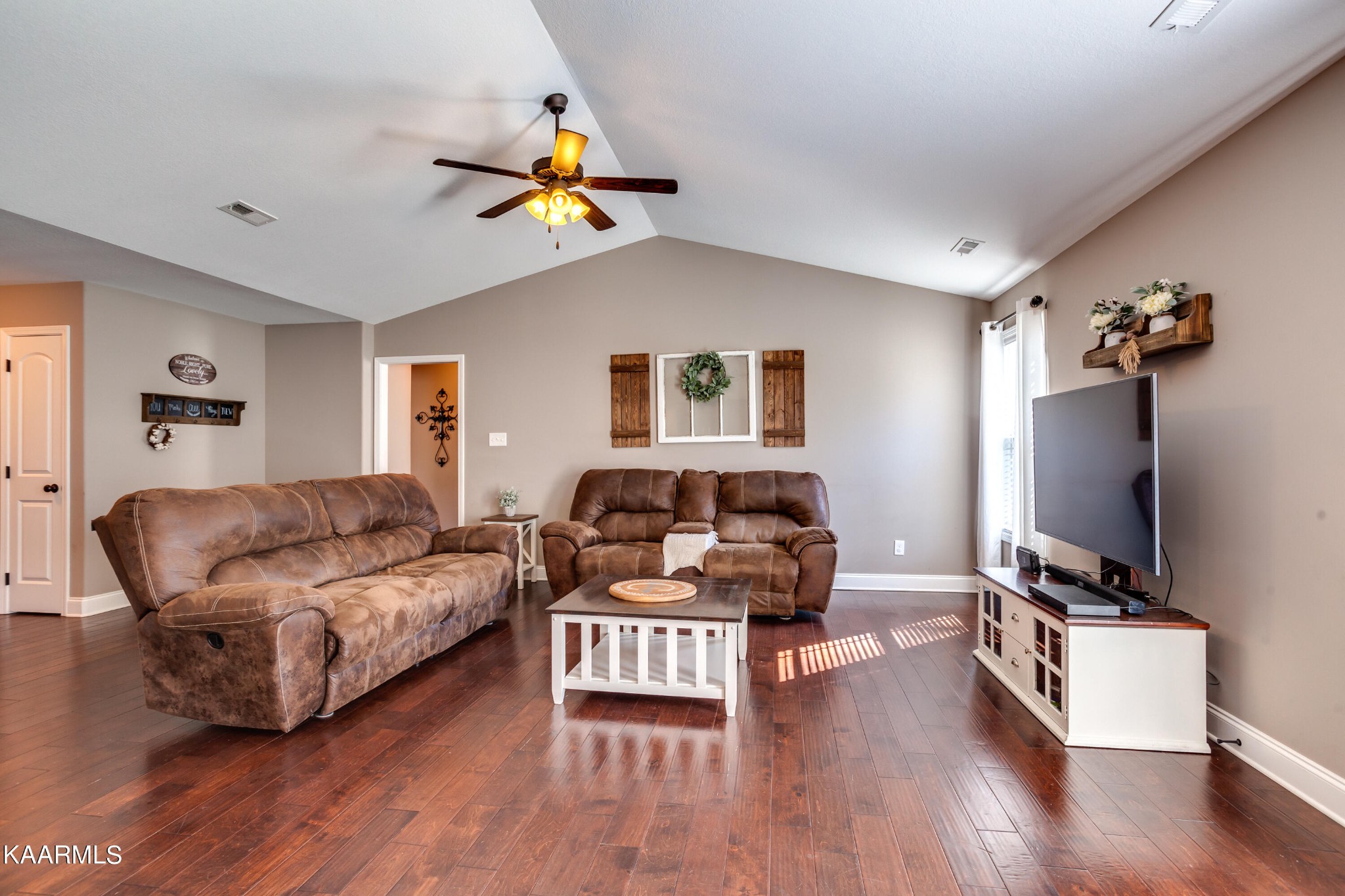 3428 Boulder Point Lane Powell, TN 37849 - Photo 8 of 34 Gallery Image 8