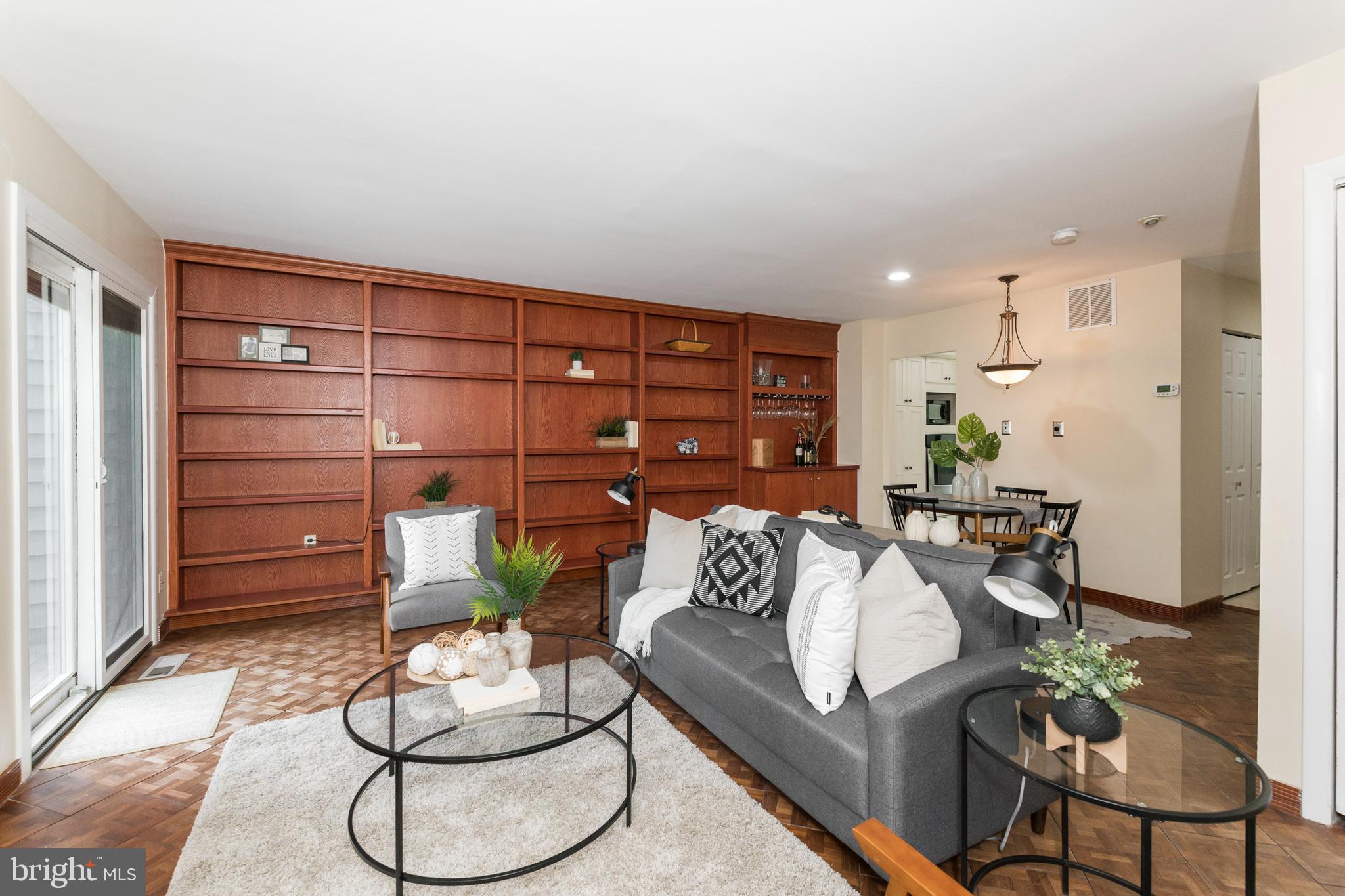 18 Stone Ridge Court, Unit 23 Baltimore, MD 21239 - Photo 4 of 19 a living room with furniture and a potted plant