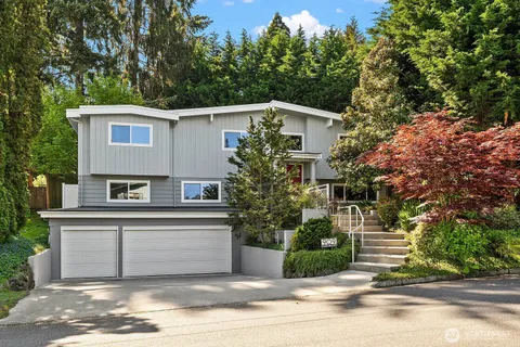 $2,088,000 | 909 110th Avenue Southeast, Bellevue, WA 98004