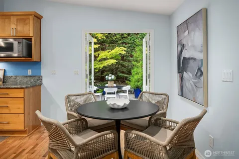 $2,088,000 | 909 110th Avenue Southeast, Bellevue, WA 98004