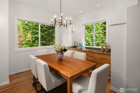 $2,088,000 | 909 110th Avenue Southeast, Bellevue, WA 98004