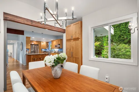 $2,088,000 | 909 110th Avenue Southeast, Bellevue, WA 98004