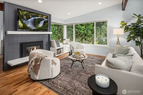 $2,088,000 | 909 110th Avenue Southeast, Bellevue, WA 98004