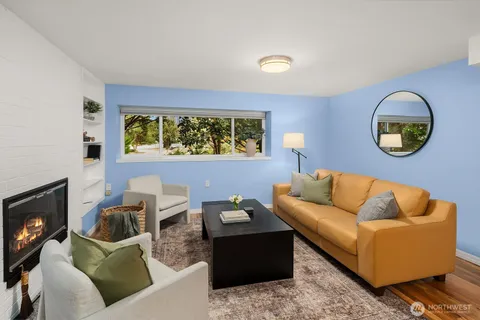 $2,088,000 | 909 110th Avenue Southeast, Bellevue, WA 98004