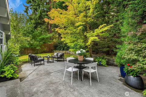 $2,088,000 | 909 110th Avenue Southeast, Bellevue, WA 98004
