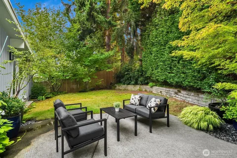 $2,088,000 | 909 110th Avenue Southeast, Bellevue, WA 98004