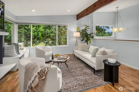 $2,088,000 | 909 110th Avenue Southeast, Bellevue, WA 98004