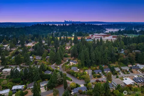 $2,088,000 | 909 110th Avenue Southeast, Bellevue, WA 98004
