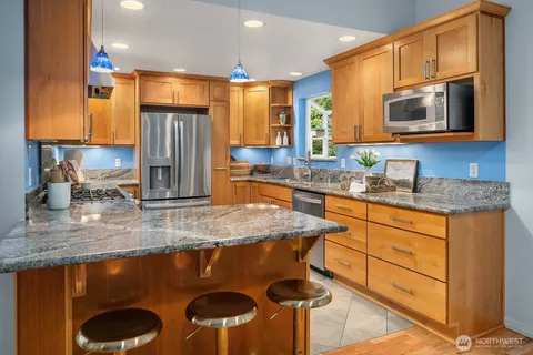 $2,088,000 | 909 110th Avenue Southeast, Bellevue, WA 98004