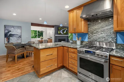 $2,088,000 | 909 110th Avenue Southeast, Bellevue, WA 98004