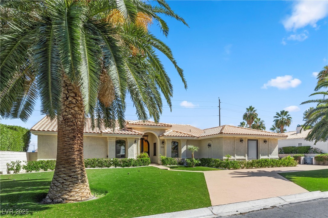 5555 West Desert Inn Road Las Vegas, NV 89146 - Photo 34 of 50 Beautiful Single-Story Home!