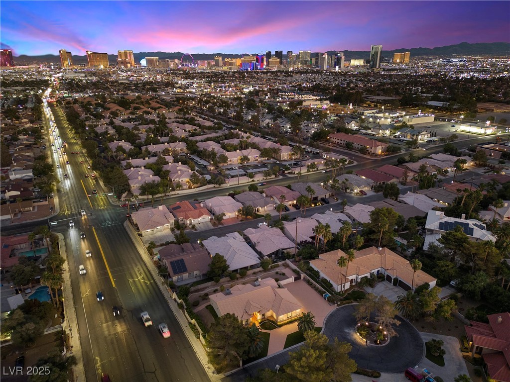 5555 West Desert Inn Road Las Vegas, NV 89146 - Photo 43 of 50 Awe-inspiring scenes of the celebrated Las Vegas Strip!