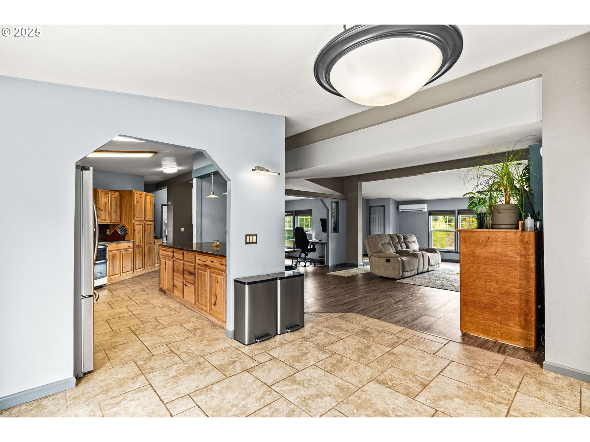 37495 Parsons Creek Road Springfield, OR 97478 - Photo 12 of 47 a lobby with furniture and floor to ceiling window