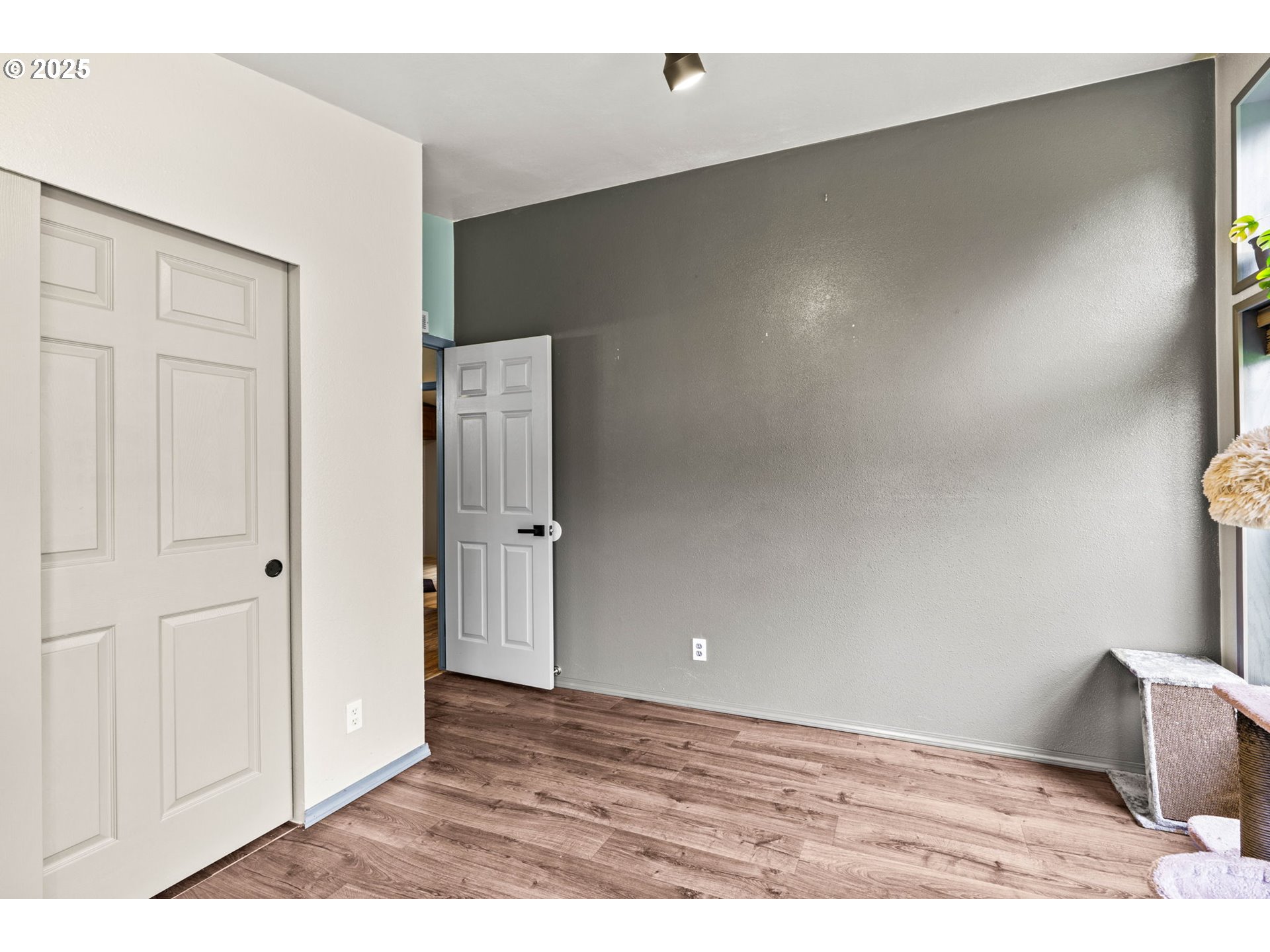 37495 Parsons Creek Road Springfield, OR 97478 - Photo 23 of 47 a view of an empty room