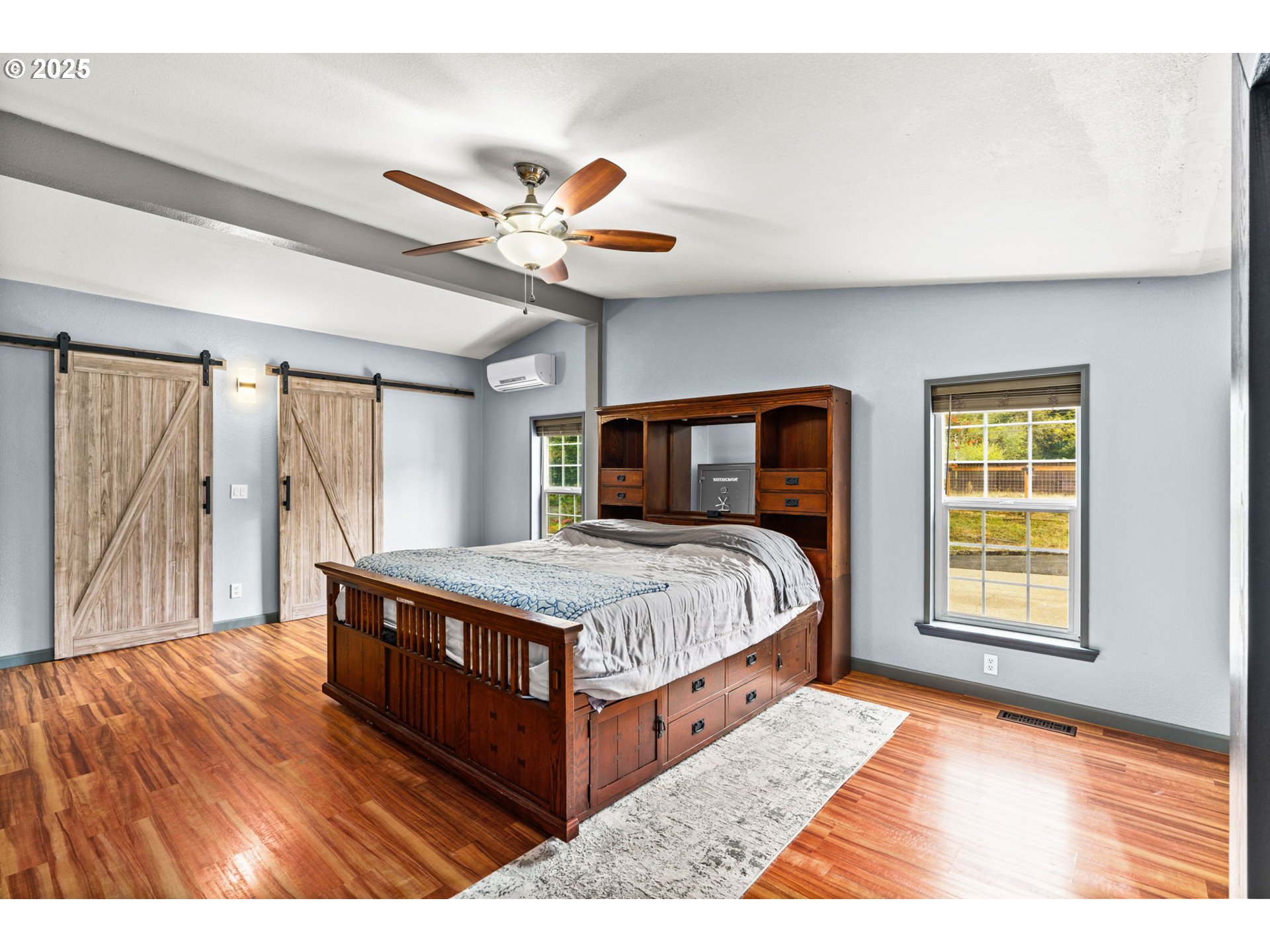 37495 Parsons Creek Road Springfield, OR 97478 - Photo 24 of 47 a bedroom with a large bed and a window