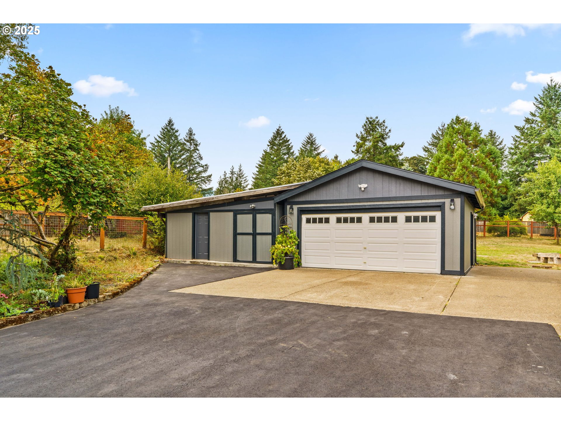 37495 Parsons Creek Road Springfield, OR 97478 - Photo 3 of 47 a front view of a house with a yard and garage
