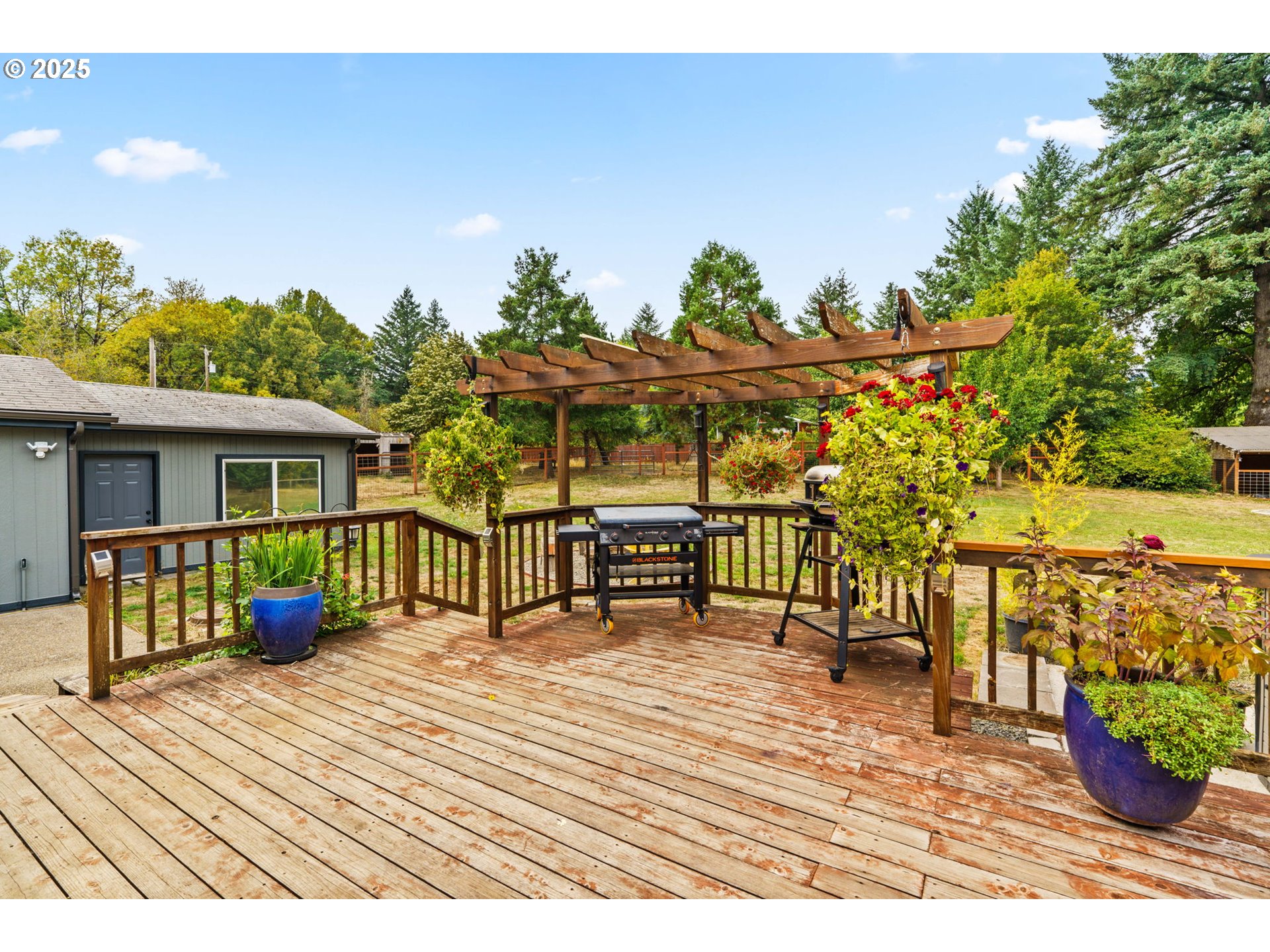 37495 Parsons Creek Road Springfield, OR 97478 - Photo 33 of 47 a view of a house with sitting area