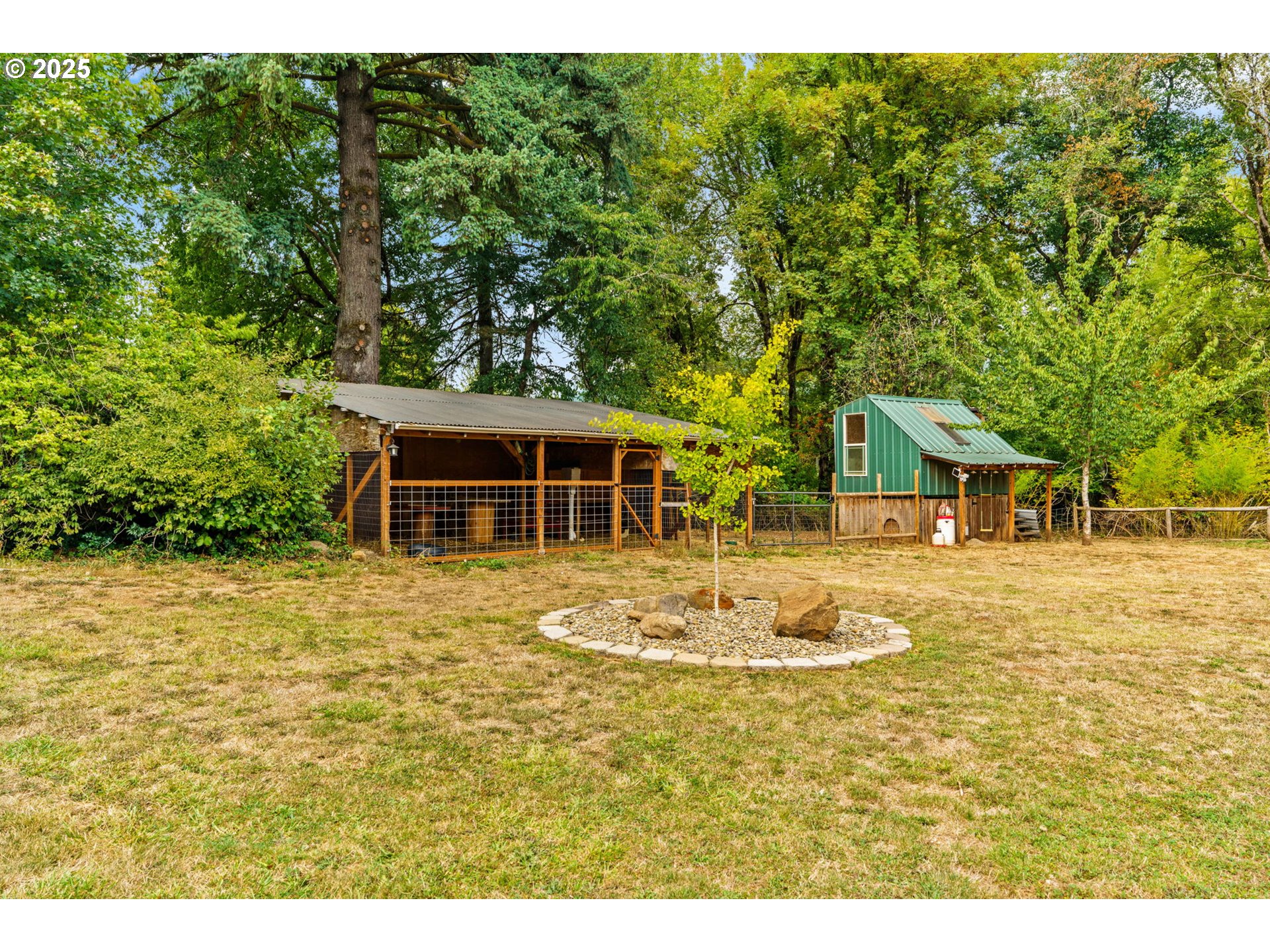 37495 Parsons Creek Road Springfield, OR 97478 - Photo 37 of 47 a front view of a house with a yard