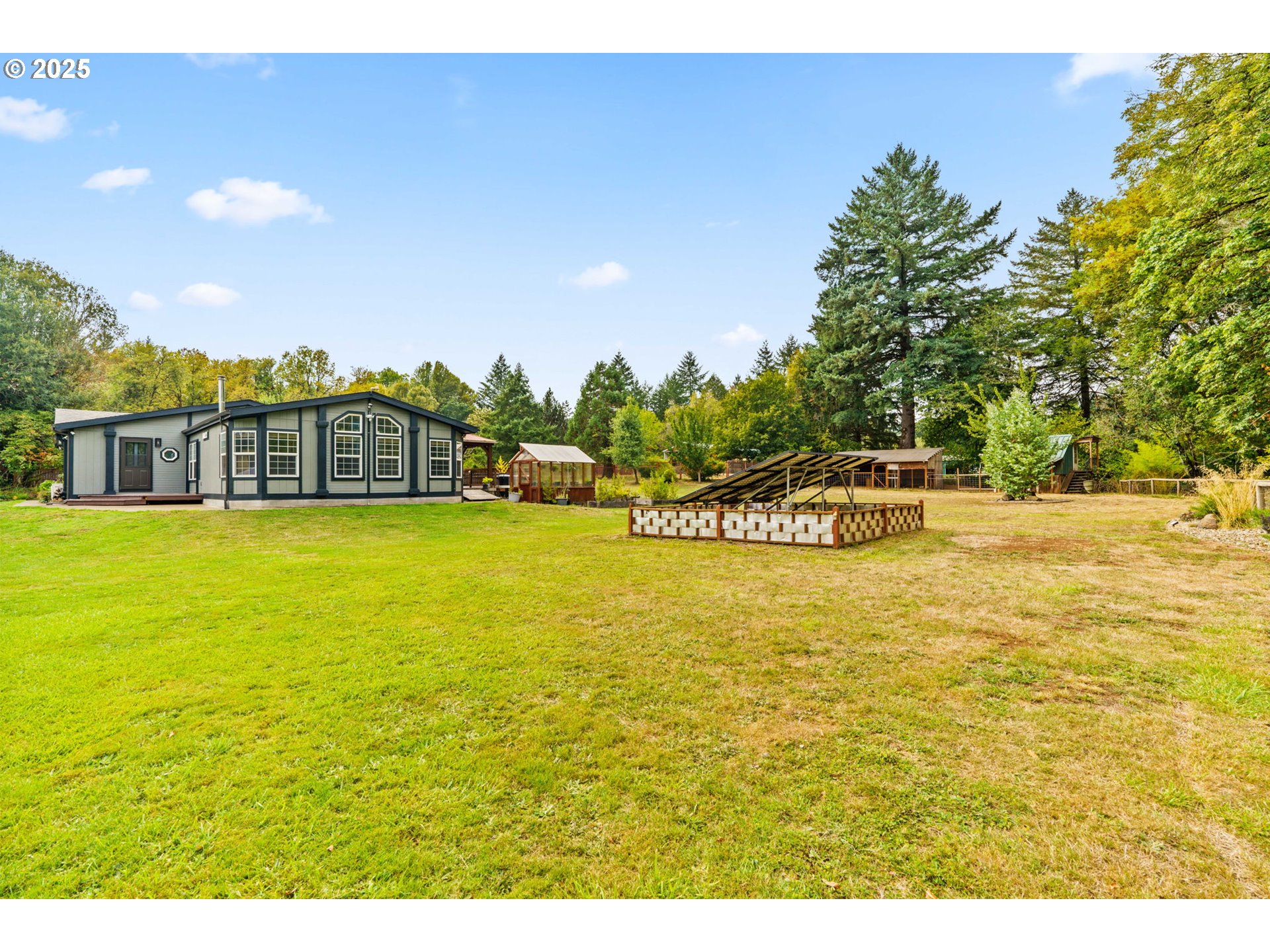 37495 Parsons Creek Road Springfield, OR 97478 - Photo 41 of 47 a house with pool in front of it