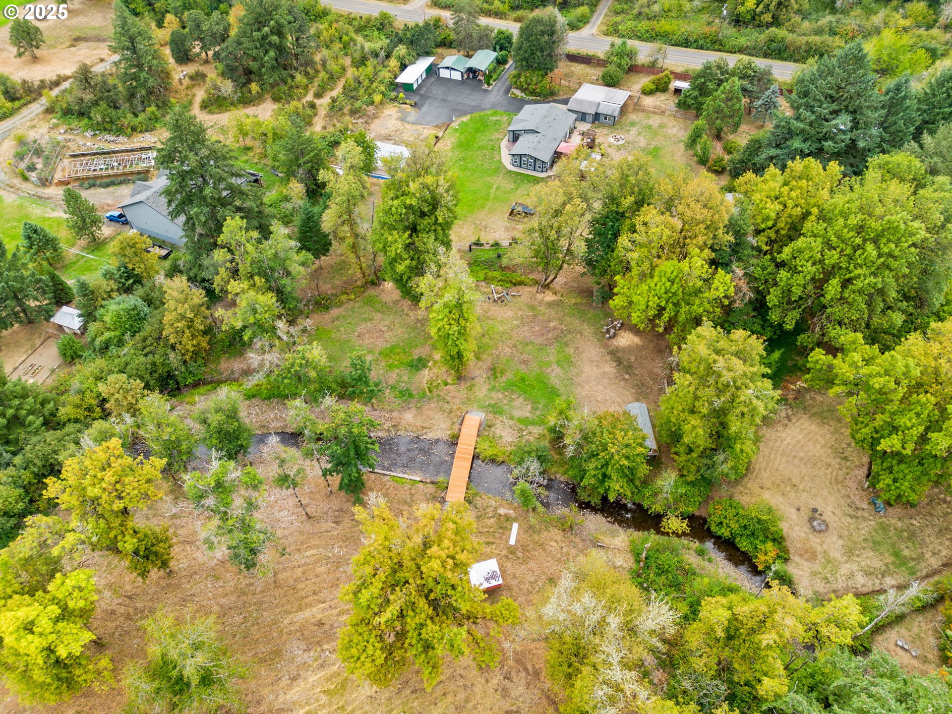 37495 Parsons Creek Road Springfield, OR 97478 - Photo 45 of 47 a view of a yard with plants