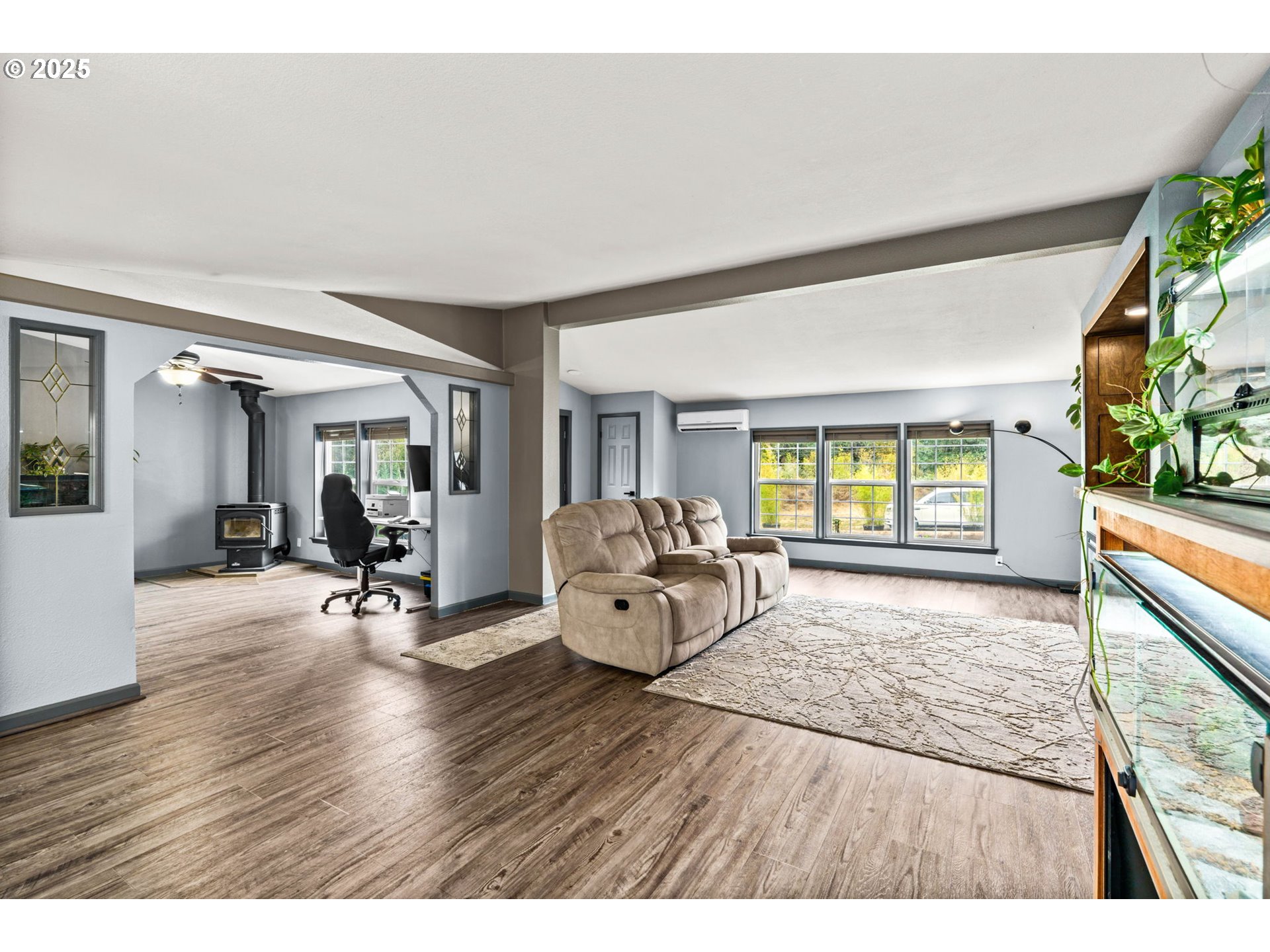 37495 Parsons Creek Road Springfield, OR 97478 - Photo 8 of 47 a living room with furniture and a large window