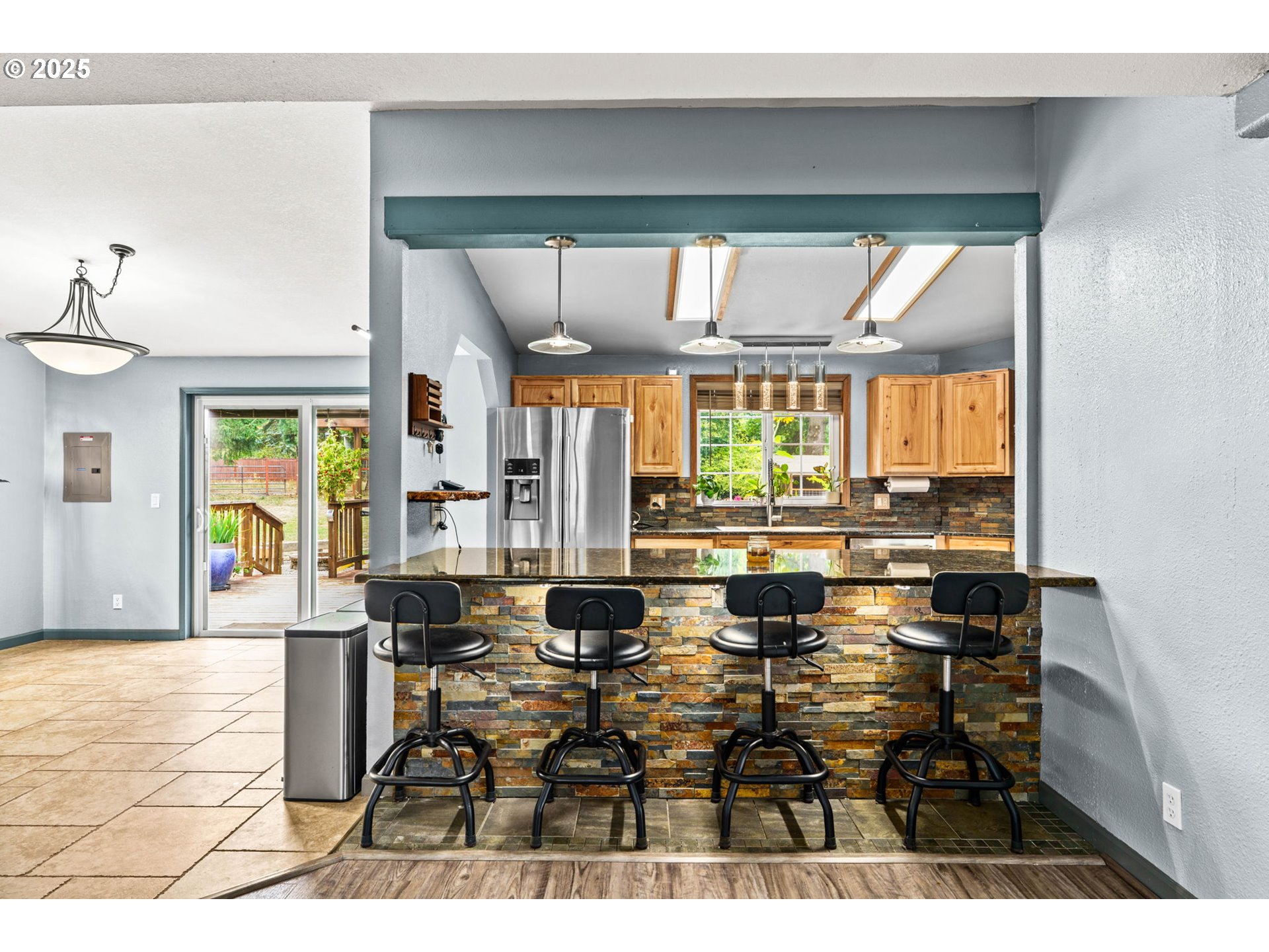 37495 Parsons Creek Road Springfield, OR 97478 - Photo 9 of 47 a living room with dining table and a large window